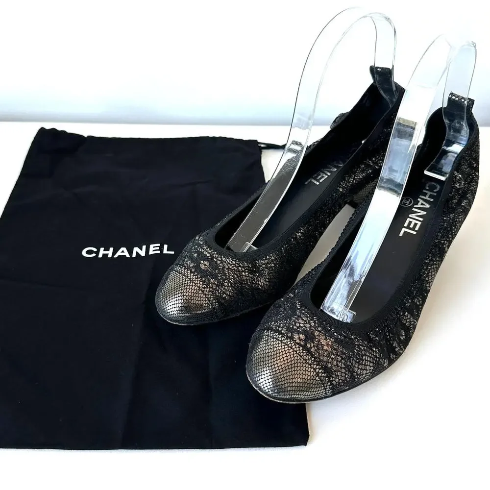 CHANEL Black Gold Metallic Cap Toe Stretchy Block Heel Pumps IT 40